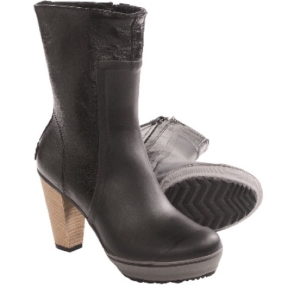 Size 9 Sorel leather ankle boots